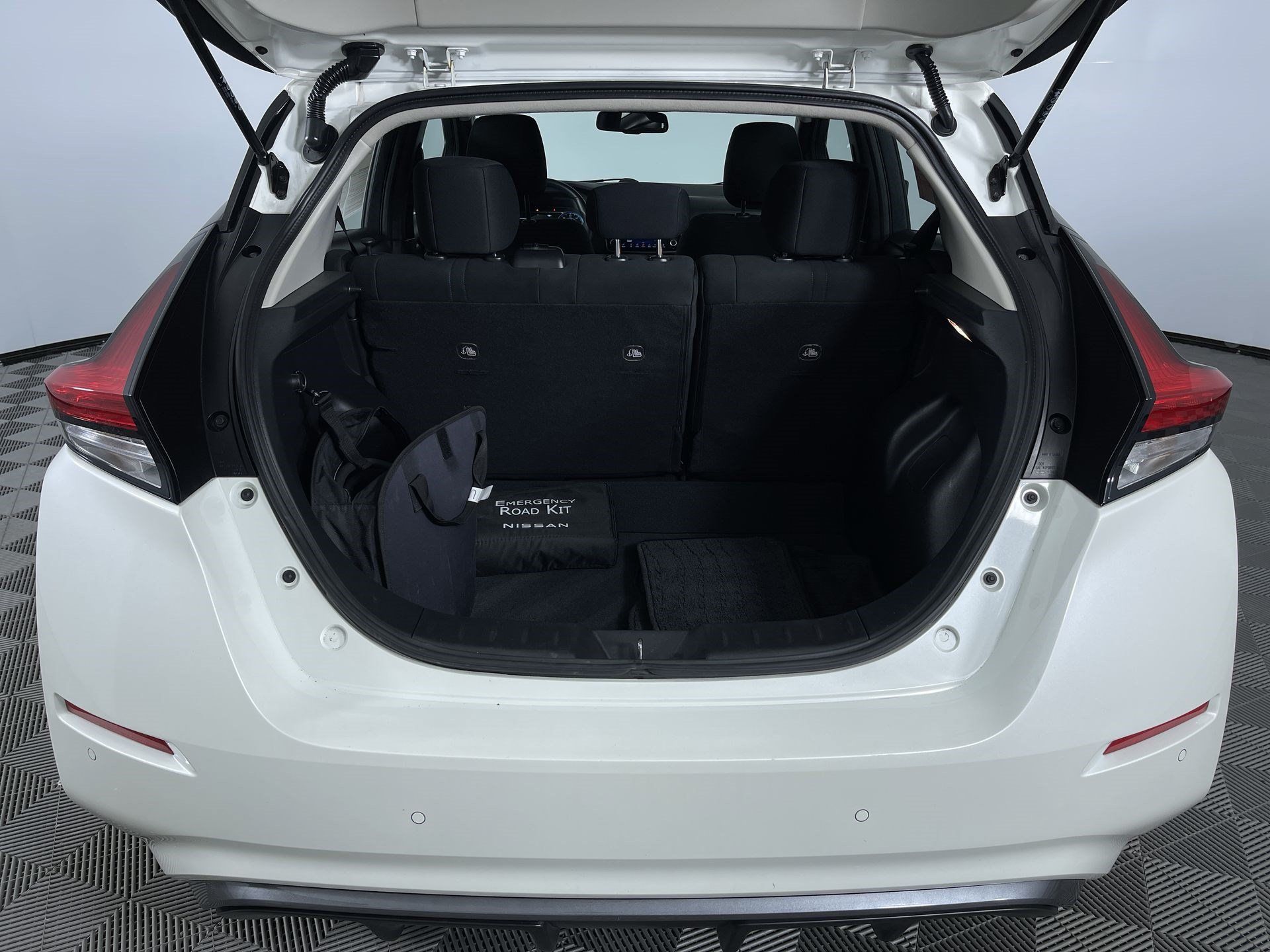 Certified 2025 Nissan Leaf SV Plus FWD image 25