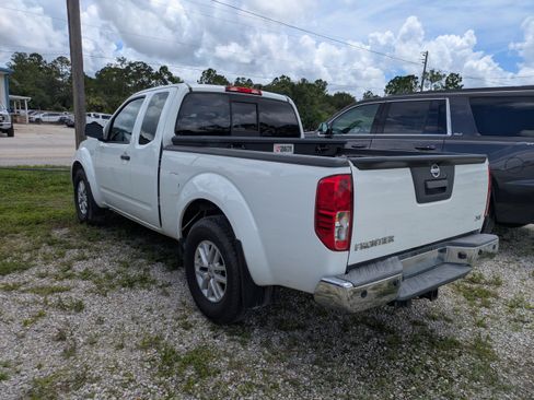 Used 2020 Nissan Frontier SV RWD image 3