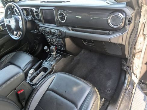 Used 2022 Jeep Wrangler Unlimited Sahara AWD/4WD image 22