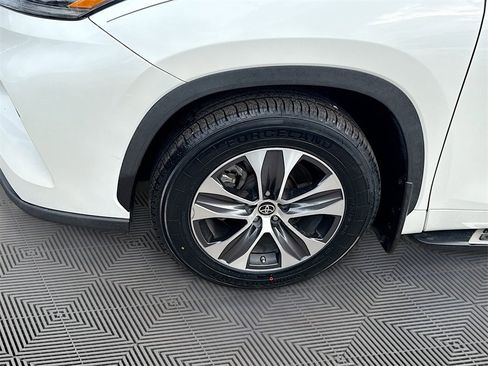 Used 2021 Toyota Highlander XLE image 35