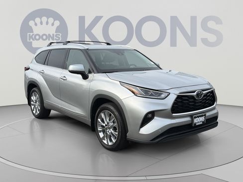 Used 2024 Toyota Highlander Limited AWD/4WD image 10