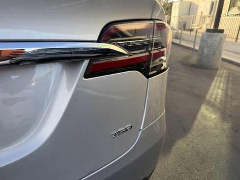 Used 2017 Tesla Model X 75D AWD/4WD image 8