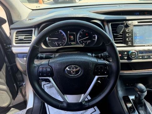 Used 2017 Toyota Highlander Limited AWD/4WD image 18