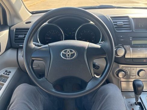 Used 2010 Toyota Highlander 4WD image 22