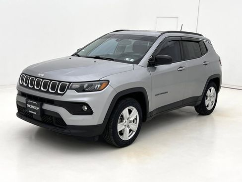 Used 2022 Jeep Compass Latitude image 8
