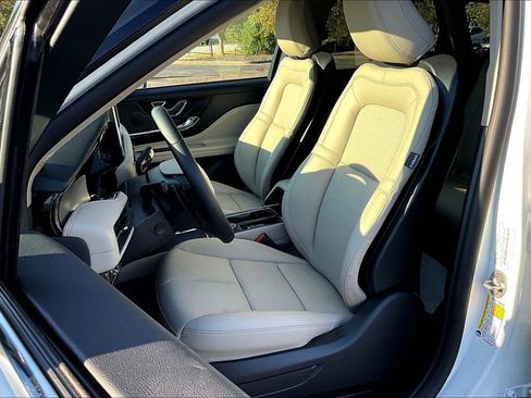 New 2026 Lincoln Corsair Premiere image 9