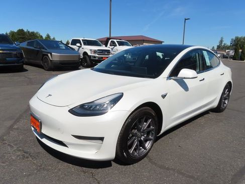Used 2020 Tesla Model 3 Standard Range Plus RWD image 3