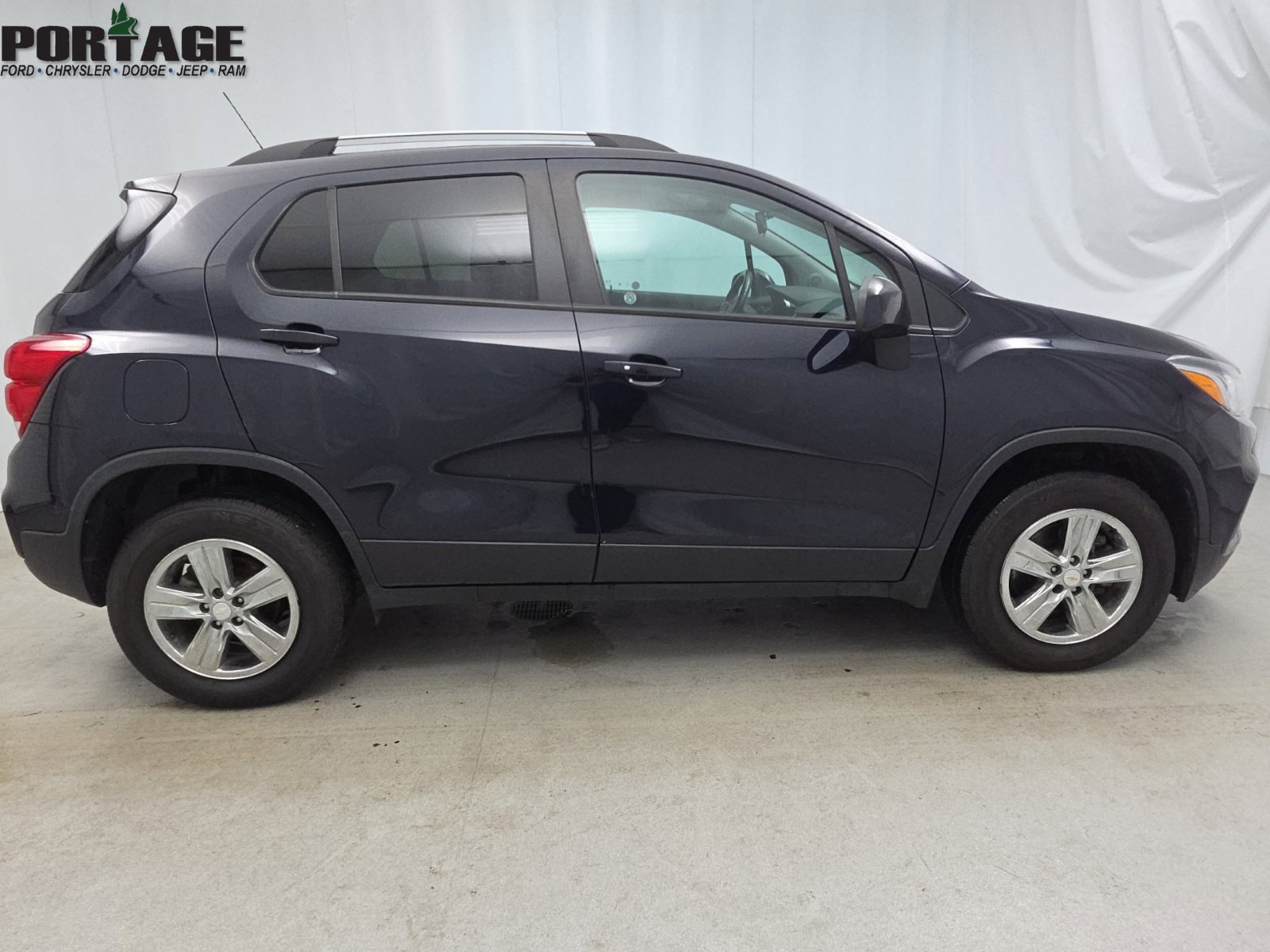 Used 2022 Chevrolet Trax LT w/ LT Convenience Package AWD/4WD image 8