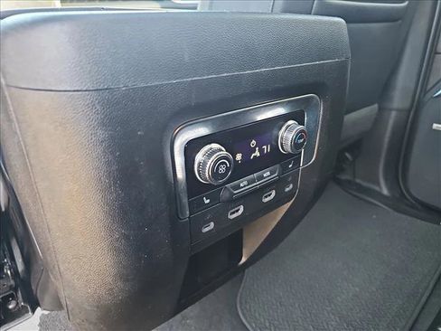 Used 2024 GMC Yukon XL Denali w/ Advanced Technology Package image 21