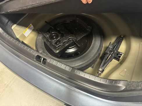 Used 2019 Toyota Corolla LE FWD image 13