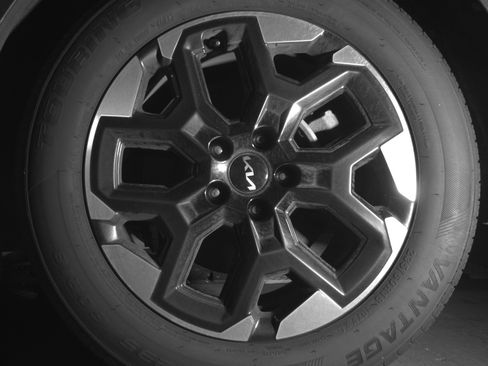 Used 2024 Kia Sorento S image 14