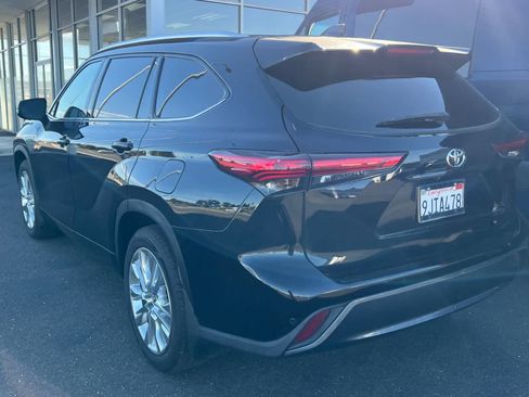 Used 2023 Toyota Highlander Limited AWD/4WD image 6