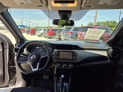 Used 2020 Nissan Kicks S FWD image 19