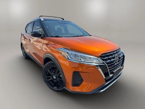 Used 2021 Nissan Kicks SV w/ Exterior Package FWD image 2