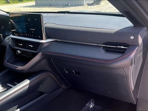 Used 2025 Ford Explorer ST-Line w/ ST-Line Street Pack AWD/4WD image 14