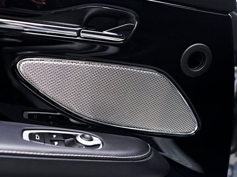 Used 2024 Aston Martin DB12 Coupe image 38