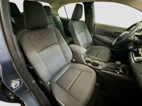 Used 2025 Toyota Corolla LE image 32