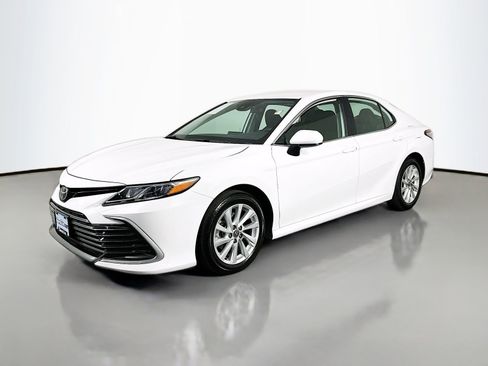 Used 2024 Toyota Camry LE image 4