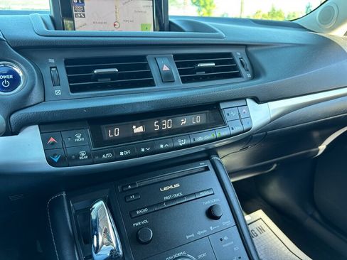 Used 2013 Lexus CT 200h w/ Premium Pkg w/Navigation FWD image 16