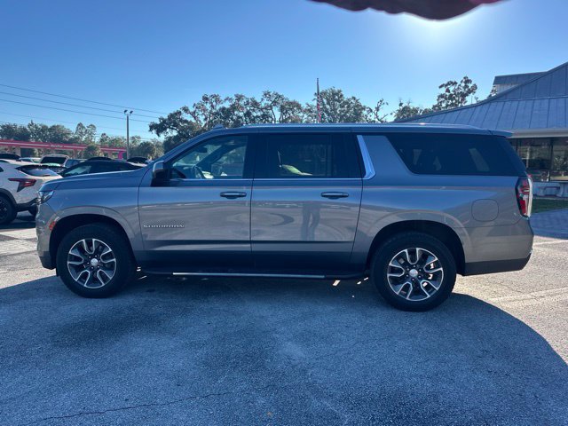 Used 2021 Chevrolet Suburban LT RWD image 2