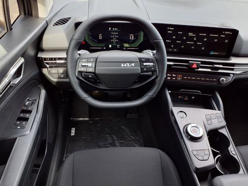 New 2026 Kia Sportage LX FWD image 6