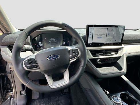 New 2026 Ford Explorer Active RWD image 7