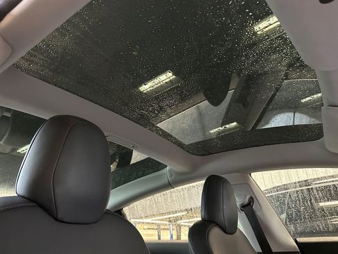Used 2018 Tesla Model 3 Long Range RWD image 16
