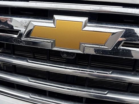 Used 2024 Chevrolet Silverado 2500 High Country w/ Technology Package AWD/4WD image 16