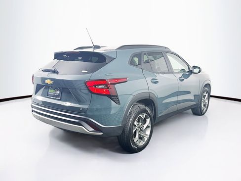 Used 2025 Chevrolet Trax LT FWD image 9