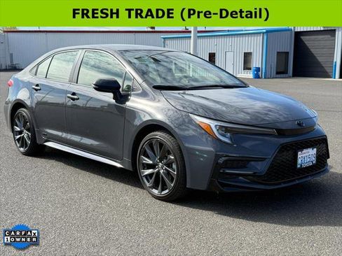 Certified 2025 Toyota Corolla SE AWD/4WD image 1