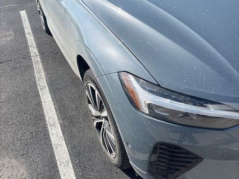 Used 2024 Volvo XC60 B5 Plus w/ Climate Package image 2