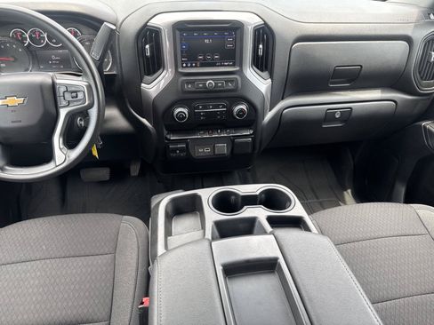 Used 2022 Chevrolet Silverado 2500 Custom w/ Custom Value Package AWD/4WD image 15