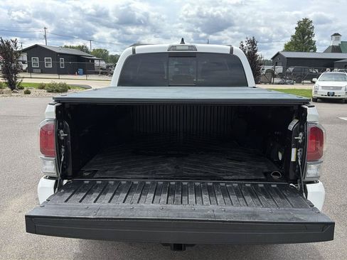 Used 2020 Toyota Tacoma TRD Sport AWD/4WD image 17