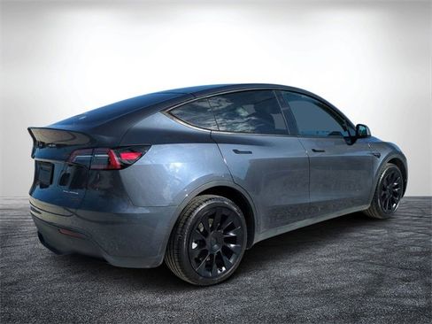 Used 2023 Tesla Model Y Long Range image 3