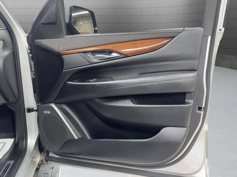 Used 2015 Cadillac Escalade Premium image 23