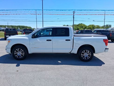 Used 2022 Nissan Titan SV RWD image 11