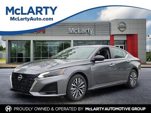 Used 2025 Nissan Altima 2.5 SV FWD image 1