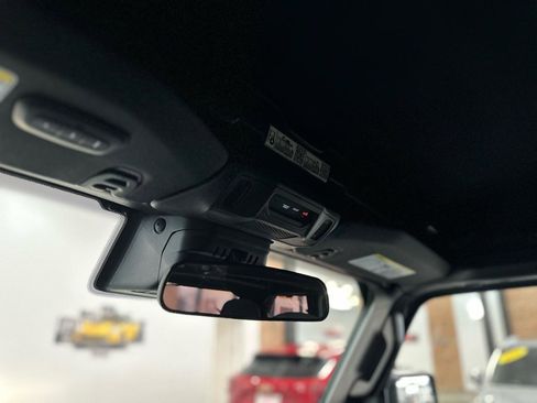 Used 2024 Jeep Wrangler Unlimited w/ Convenience Group image 31