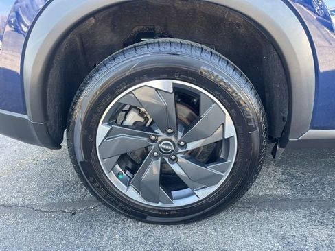 Used 2024 Nissan Rogue SV FWD image 12