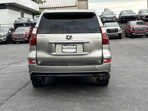 Used 2022 Lexus GX 460 Premium w/ Accessory Package AWD/4WD image 4