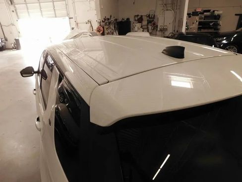 Used 2019 Land Rover Discovery Sport SE image 24