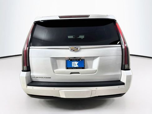 Used 2016 Cadillac Escalade ESV Platinum RWD image 7