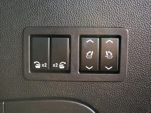 Used 2018 GMC Yukon Denali image 8