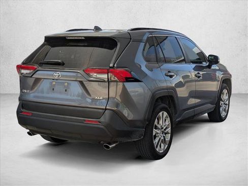 Used 2020 Toyota RAV4 XLE Premium image 5