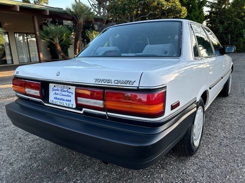 Used 1991 Toyota Camry Deluxe image 14