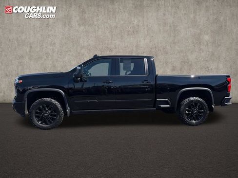 Used 2025 Chevrolet Silverado 3500 High Country w/ High Country Premium Package AWD/4WD image 2
