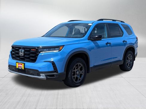 Used 2024 Honda Pilot TrailSport image 3