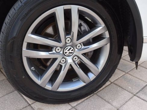Used 2016 Volkswagen Touareg TDI AWD/4WD image 89