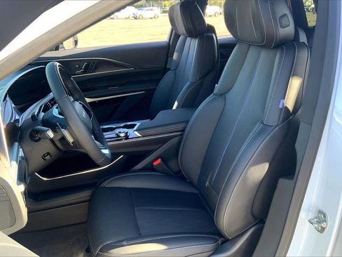 New 2026 Cadillac Lyriq V image 12