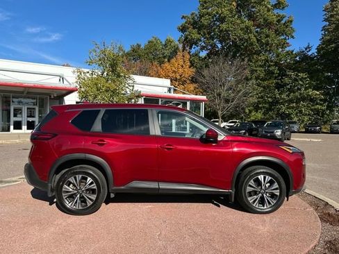 Used 2023 Nissan Rogue SV image 6